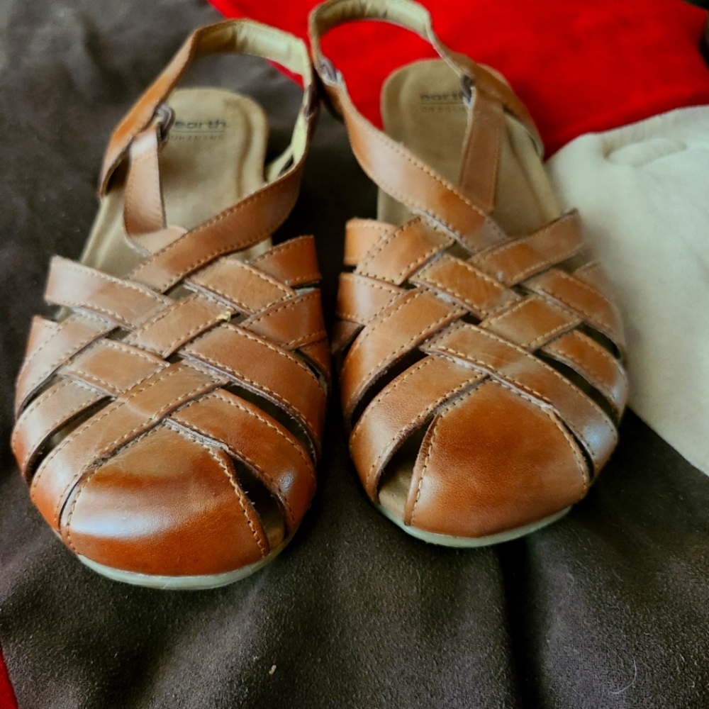 earth orgins sandals